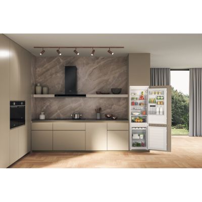 Комбиниран хладилник за вграждане Whirlpool, WHC18D051A1